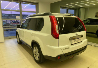 Подержанный автомобиль Nissan X-Trail 2013 года (7 фото)