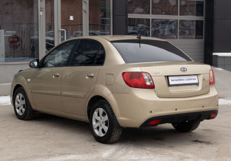Подержанный автомобиль Kia Rio Sedan 2011 года (7 фото)