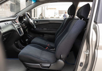 Подержанный автомобиль Honda HR-V 2003 года (16 фото)