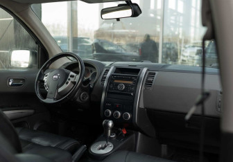 Подержанный автомобиль Nissan X-Trail 2008 года (10 фото)