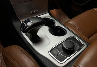 Подержанный автомобиль Jeep Grand Cherokee 2014 года (14 фото)