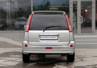 Подержанный автомобиль Nissan X-Trail 2005 года (6 фото)