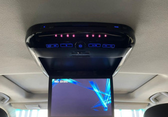 Подержанный автомобиль Toyota Land Cruiser Suv 2011 года (24 фото)