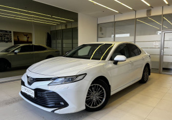 Подержанный автомобиль Toyota Camry Sedan 2021 года (1 фото)