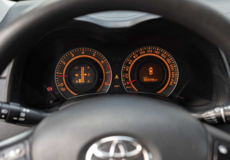 Подержанный автомобиль Toyota Corolla Sedan 2007 года (13 фото)