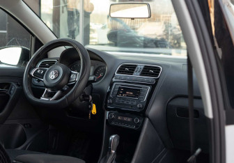 Подержанный автомобиль Volkswagen Polo Sedan 2018 года (10 фото)