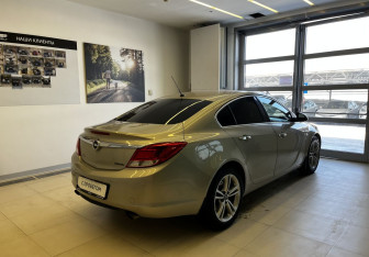 Подержанный автомобиль Opel Insignia Sedan 2011 года (4 фото)