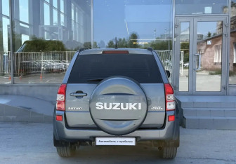 Подержанный автомобиль Suzuki Grand Vitara 2007 года (6 фото)