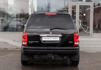 Подержанный автомобиль Dodge Durango 2005 года (6 фото)