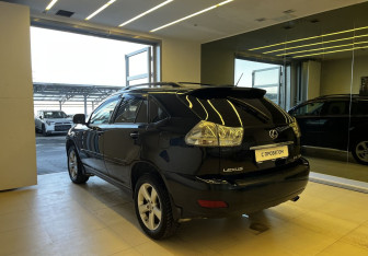 Подержанный автомобиль Lexus RX 2004 года (6 фото)