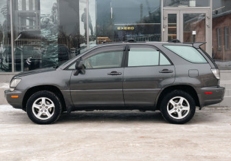 Подержанный автомобиль Lexus RX 2002 года (8 фото)