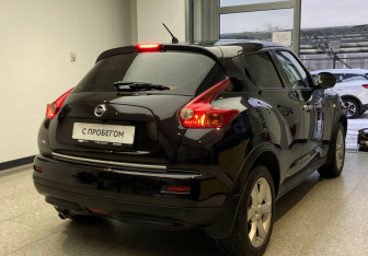 Подержанный автомобиль Nissan Juke 2012 года (5 фото)