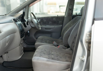 Подержанный автомобиль Mazda Premacy 2002 года (16 фото)