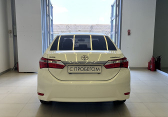 Подержанный автомобиль Toyota Corolla Sedan 2013 года (5 фото)
