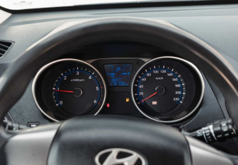 Подержанный автомобиль Hyundai Tucson 2010 года (12 фото)