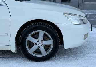 Подержанный автомобиль Honda Inspire 2003 года (9 фото)