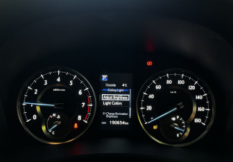 Подержанный автомобиль Toyota Vellfire 2019 года (11 фото)