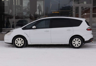 Подержанный автомобиль Ford S-MAX 2008 года (8 фото)