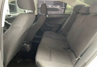 Подержанный автомобиль Volkswagen Jetta Sedan 2014 года (10 фото)