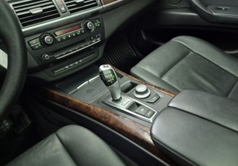 Подержанный автомобиль BMW X5 2008 года (11 фото)