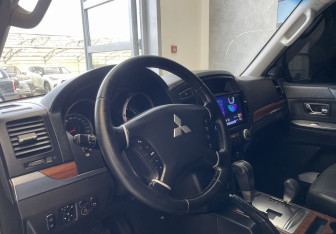 Подержанный автомобиль Mitsubishi Pajero 2007 года (7 фото)