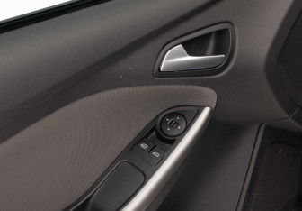 Подержанный автомобиль Ford Focus Wagon 2012 года (15 фото)