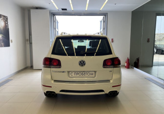 Подержанный автомобиль Volkswagen Touareg 2008 года (5 фото)