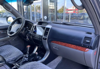 Подержанный автомобиль Toyota Land Cruiser Prado 2007 года (10 фото)