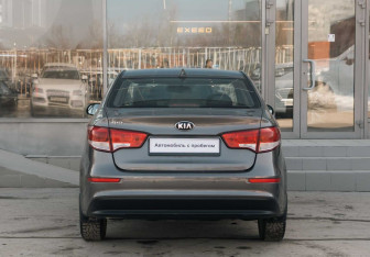 Подержанный автомобиль Kia Rio Sedan 2016 года (6 фото)
