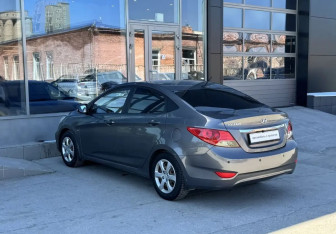 Подержанный автомобиль Hyundai Solaris Sedan 2011 года (7 фото)