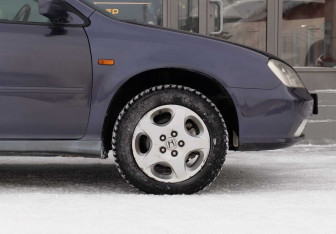 Подержанный автомобиль Honda Avancier Wagon 2001 года (9 фото)