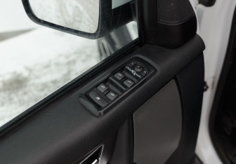 Подержанный автомобиль Land Rover Discovery 2013 года (19 фото)