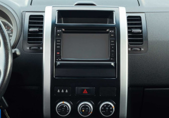 Подержанный автомобиль Nissan X-Trail 2010 года (14 фото)