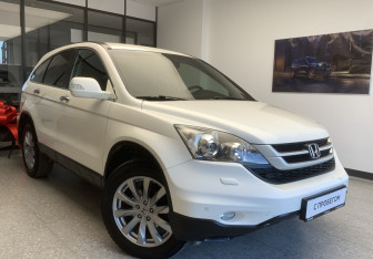 Подержанный автомобиль Honda CR-V 2011 года (3 фото)