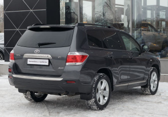 Подержанный автомобиль Toyota Highlander 2013 года (5 фото)