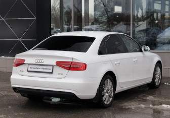 Подержанный автомобиль Audi A4 Sedan 2012 года (5 фото)