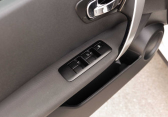 Подержанный автомобиль Nissan Qashqai 2011 года (17 фото)