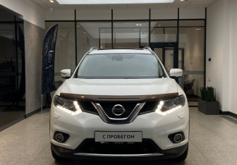 Подержанный автомобиль Nissan X-Trail 2015 года (3 фото)