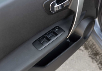 Подержанный автомобиль Nissan Qashqai 2011 года (16 фото)