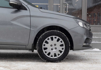 Подержанный автомобиль LADA (ВАЗ) Vesta Sedan 2019 года (9 фото)