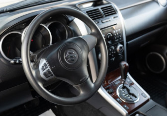 Подержанный автомобиль Suzuki Grand Vitara 2008 года (11 фото)