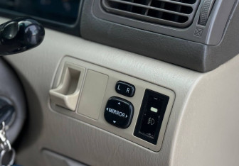 Подержанный автомобиль Toyota Corolla Sedan 2002 года (17 фото)