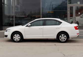 Подержанный автомобиль Skoda Octavia Liftback 2015 года (8 фото)