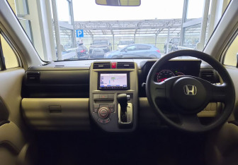 Подержанный автомобиль Honda Zest 2010 года (8 фото)