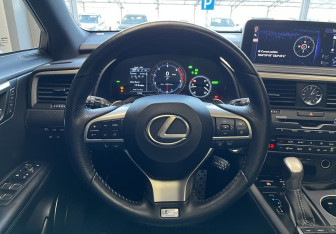 Подержанный автомобиль Lexus RX 2021 года (12 фото)