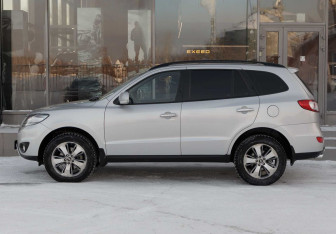 Подержанный автомобиль Hyundai Santa Fe 2011 года (8 фото)