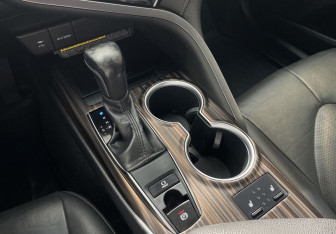 Подержанный автомобиль Toyota Camry Sedan 2018 года (15 фото)