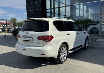 Подержанный автомобиль Infiniti QX56 2012 года (5 фото)