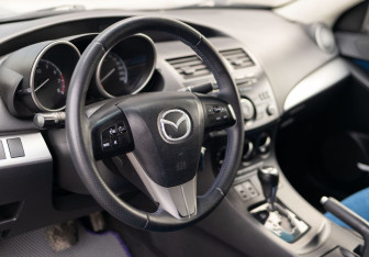 Подержанный автомобиль Mazda 3 Sedan 2012 года (11 фото)