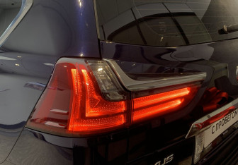 Подержанный автомобиль Lexus LX 2016 года (8 фото)